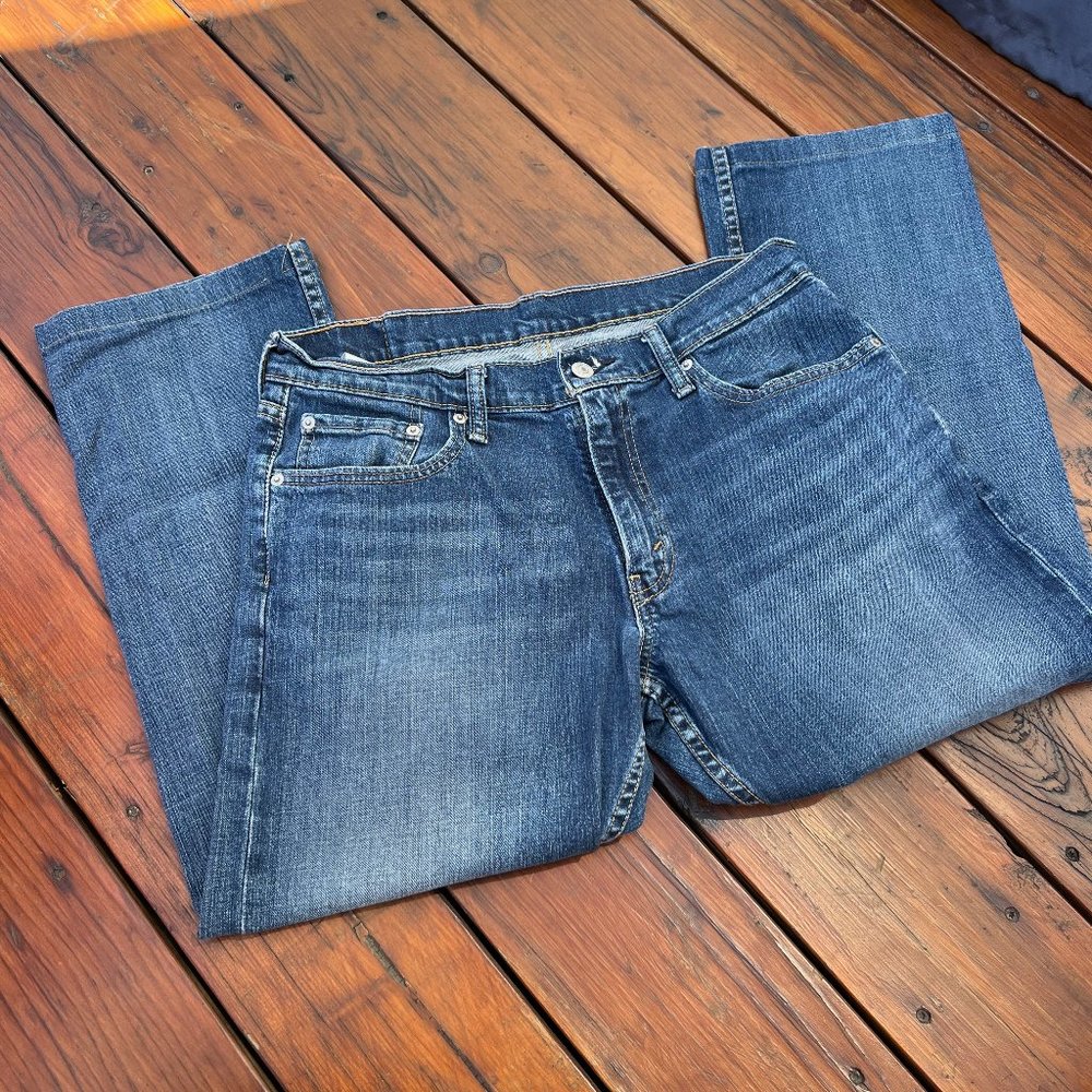 Levi's 514 Straight Leg Medium Wash Capri Jeans